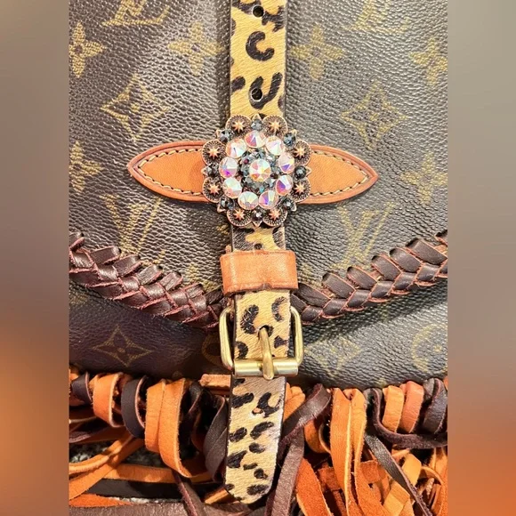 Louis Vuitton crossbody - Picture 2 of 12